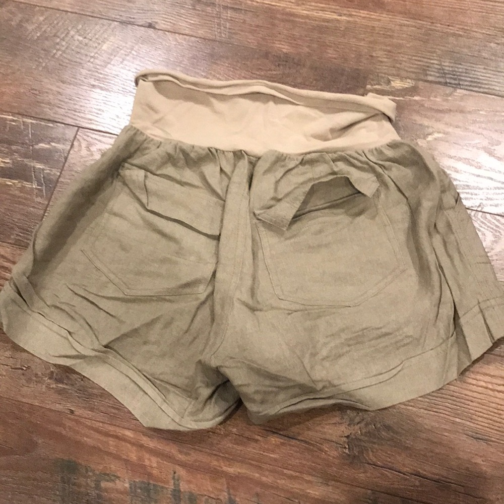 Linen Maternity Shorts 🤰 - Picture 2 of 4